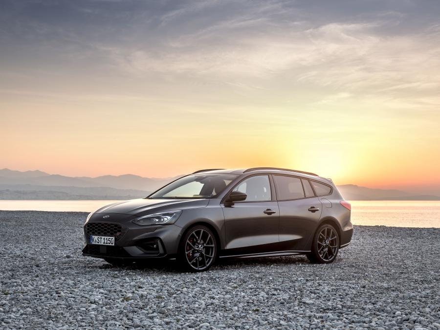 Ford Focus ST Estate 2019 года  (WW) (фото 13 из 40)